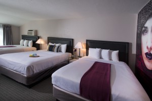 Hotel Iris - 3 Queen Bed Room